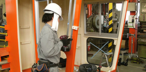 天井クレーン操作室